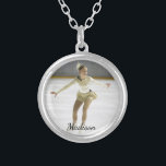 Collier Photo faite sur commande personnalisée et nom de<br><div class="desc">Votre patineur aimera ce beau collier comportant une sa photo et nom (ou tout autre texte).  Rend une extrémité parfaite du cadeau de saison pour tout son dur labeur - grande en tant que cadeau d'un entraîneur aussi.</div>