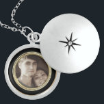 Collier photo Sweetheart<br><div class="desc">Collier d'argent rond romantique. Avec une chaîne d'argent de 16". Collier photo Sweetheart Keepsaké avec votre photo.</div>