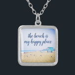Collier Plage Est Mon Bon Lieu Script CA Ocean Landscape<br><div class="desc">"La plage est mon endroit heureux." Rappelez-vous l'odeur de sel frais de l'air marin. Détendez-vous, respirez et explorez la solitude d'une plage vide de Californie chaque fois que vous portez ce magnifique collier de charme aux couleurs pastel. Ce collier se présente en petites, moyennes et grandes tailles, ainsi qu'en forme...</div>