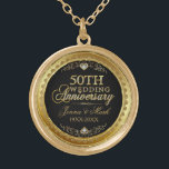 Collier Plaqué Or 50e anniversaire du Mariage Or noir et diamants<br><div class="desc">Elégant 50e anniversaire mariage or et diamants parties scintillant imprimer sur arrière - plan noir. Cadre rond aux tons or. Noms et années personnalisables.</div>