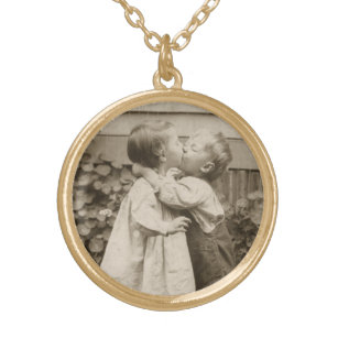 Collier Plaqué Or Amour vintage Photo d'enfants s'embrassant dans un