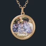 Collier Plaqué Or *~* AP42 Parties scintillant photo de la famille<br><div class="desc">ROUND NECKLACE / PENDENTIF (ID de recherche AP42 pour des conceptions similaires sur divers produits ) * Énergétiquement Amélioré souvenir Garder mémoire famille souvenir. Photo de famille / Photo de famille. Téléchargez votre photo de famille. En ce moment, le texte dit "FAMILLE" Une zone de texte est disponible. Personnaliser Customiser...</div>