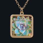 Collier Plaqué Or Cactus Vert Turquoise Fleurie Où Citation Plantée<br><div class="desc">J'aime toujours les cactus, qui prospèrent dans les conditions les plus dures et vous surprendre par leur beauté. Suivez leur fil et "fleurissez où vous êtes plantés", chaque fois que vous portez cette photo de gros plan d'un collier de charme époustouflant, d'un cactus vert menthe et turquoise en fleurs. Ce...</div>