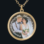 Collier Plaqué Or Cadre Vintage arrondi Monogramme photo<br><div class="desc">Un Cadre Feuille Délicat Monogrammed Photo Design.</div>
