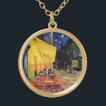 Collier Plaqué Or Café Terrasse à la nuit par Vincent van Gogh<br><div class="desc">Le Café Terrace sur la Place du Forum de Vincent van Gogh est un post impressionnisme d'art vintage, une peinture architecturale de paysage urbain. Vue extérieure d'un restaurant avec tables, chaises, serveurs et personnes à manger. Une belle nuit avec des étoiles dans le ciel à Arles, France. À propos de...</div>