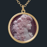 COLLIER PLAQUÉ OR CAMEO ANTIQUE, DAME AUX RAISONS ET AUX GRAPEVINES<br><div class="desc">Bijou de cammeo antique avec un beau profil de femme avec de longs cheveux ornés de raisins et de vignes pour la récolte de vignobles</div>