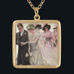 Collier Plaqué Or Cérémonie de Mariage victorienne vintage Mariée et<br><div class="desc">Illustration vintage image de la cérémonie de l'amour et de l'amour du mariage victorien avec la mariée et le marié se marier. Les jeunes mariés s'agenouillent sur un coussin et les demoiselles d'honneur portent d'élégants casquettes fantaisistes avec des plumes et tenant des bouquets de fleurs. Artiste : Harrison Fisher, intitulé...</div>