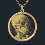 Collier Plaqué Or Crâne avec cigarette brûlante par Vincent van Gogh<br><div class="desc">Crâne avec Cigarette Brûlante par Vincent van Gogh est un post impressionnisme d'art vintage de peinture à vie morte. Portrait du squelette humain fumant. Grande image à utiliser pour les produits anti-tabac. Fumer tue 1 000 personnes chaque année, aider quelqu'un à arrêter de fumer aujourd'hui. Grande image pour Halloween ou...</div>