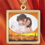 Collier Plaqué Or Meilleure maman Ever Sailboat Sunset 1300<br><div class="desc">Peinture Collection "Sailboat Sunset 1300" Personnalisez la page du produit ou cliquez sur le bouton "Personnaliser" pour plus d'options de conception. Conçu et créé à partir de mon tableau "Sailboat Sunset 1300" capturant l'un des nombreux couchers de soleil que j'ai aimé vivre à Puerto Vallarta, Mexique. Les produits correspondants sont...</div>