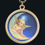 COLLIER PLAQUÉ OR MOON ANGEL<br><div class="desc">Cheveux blonde mignon blanc,  ange romantique aux yeux bleus accroché sur la Lune avec une pierre de gemme bleu saphir 3D brillant.</div>