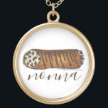 Collier Plaqué Or Nonna's Kitchen Italienne Grand-mère Cannoli Pâtis<br><div class="desc">Le design présente une illustration originale d'une délicieuse pâtisserie de cannoli à puces de chocolat. Un coup de coeur de la cuisine italienne ! Ce modèle italien de cuisine de boulangerie est également disponible sur d'autres produits. Ne vois-tu pas ce que tu cherches ? Vous avez besoin d'aide pour la...</div>