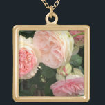 Collier Plaqué Or Roses rose et crème<br><div class="desc">Un joli cadre de roses roses et crème avec des feuilles vert clair. Ajoutez un nom à personnaliser si vous le souhaitez.</div>