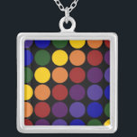 Collier Pois arc-en-ciel en noir<br><div class="desc">Des rangées de pois de couleur arc-en-ciel couvrent un arrière - plan noir. Les lignes décalées forment des diagonales de chaque couleur : violet,  indigo,  bleu,  vert,  jaune,  orange et rouge. numériquement créé une image. Copyright © 2011 Claire E. Skinner. Tous droits réservés.</div>