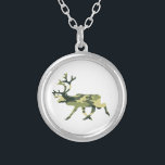 Collier Reindeer / Caribou Woodland Camouflage / Camo<br><div class="desc">Reindeer / Caribou Animal Silhouette Bois Camo Perturbateur Motif. Globe Trotters se spécialise dans l'imagerie idiosyncratique du monde entier. Vous y trouverez des Cartes de Voeux,  Cartes Postales,  Posters,  Mousepads et plus encore.</div>