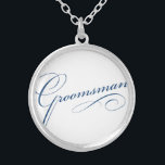 Collier Script de typographie élégant bleu Groomsman<br><div class="desc">Vous allez être le Groomsman ! Ajoutez cette petite pièce à votre tenue quotidienne.</div>