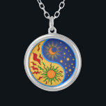 Collier Soleil et Lune Yin Yang coloré<br><div class="desc">Un design Yin Yang soleil et lune dans un style découpé en papier.</div>