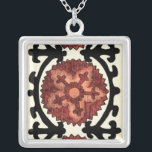Collier Style Suzani Motif Floral Décoratif<br><div class="desc">Ce design floral décoratif de Chariklia Zarris est fait pour imiter la tapisserie de style suzani. Ces textiles tribaux sont originaires d'Asie centrale et remontent à leur ascendance jusqu'au XVe siècle. Posséder un morceau d'histoire en achetant ce motif!</div>
