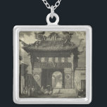 Collier Temple impérial asiatique en noir et blanc<br><div class="desc">Les visiteurs se rassemblent devant ce temple impérial asiatique,  prêt à entrer. L'étonnante impression est faite en noir et blanc,  donnant à l'ensemble un aspect ancien qui imite le temps qu'elle représente. Mettez ceci sur votre mur aujourd'hui et profitez !</div>