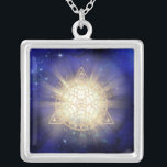 Collier *~* Totem doré des yeux - Rayons lumineux de géomé<br><div class="desc">BIJOUX carré AVEC INTENTION (R) - Bijoux Énergétiquement Améliorés. Géométrie sacrée Triangle Mandala & 3ème Oeil plus poutres de lumière et d'énergie. En tant que guérisseur spirituel de l'énergie à distance professionnelle depuis 2001, j'ai appris, développé et utilisé la puissance de l'intention de guérison de l'énergie. Tout mon BIJOUX AVEC...</div>
