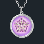 Collier *~* Un guérisseur robuste et brillant Magenta Star<br><div class="desc">*Ce petit collier d'argent rond avec un délicat mandala étoilé brillant dessiné à la main au centre, assis sur un arrière - plan de couleur magenta et violet, peut attirer votre attention :) Le mandala étoilé est très complexe et captivant, ce qui peut inspirer la méditation.* En plus d'être magnifique,...</div>
