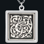 Collier Vintage Monogram C Art Nouveau Letter<br><div class="desc">Lettres Art nouveau - Monograms From the Arts & Crafts Movement Cette lettre C est un monogramme robuste C entouré d'un motif de vigne dessiné à la main,  publié pour la première fois en 1901 dans le mouvement des arts et de l'artisanat dans le style de motif Art nouveau.</div>