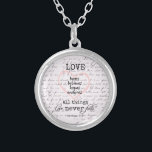 Collier Vintage Verse de la Bible d'amour<br><div class="desc">Vintage Amour Bible Verse cadeaux. Gravure en toile noir et blanc avec un bel arrière - plan d'écriture manuscrite antique, avec le verset biblique sur l'amour des Corinthiens. L'amour porte, croit, espère, endure toutes les choses. L'amour n'échoue jamais. Pour en savoir plus, rendez-vous à notre magasin Christian Quotes. Lien ci-dessous...</div>