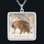 Collier Winter Tigers nom personnalisé neclace<br><div class="desc">Voir mon magasin pour plus d'articles de tigres.</div>