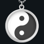 Collier Yin et Yang<br><div class="desc">Taille parfaite pour le pendentif de la chaîne argentée,  qui complète également le symbole</div>