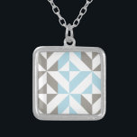 Collier ZigZag géométrique bleu et argent<br><div class="desc">Un motif à cubes abstrait et géométrique tendance en gris bleu et argenté.</div>