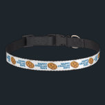 Colliers Pour Animaux Domestiques Joyeux Jours de Challah Chanukah Hanoukka Holiday<br><div class="desc">Le collier présente une illustration originale d'une miche de pain tressé d'allah, avec HAPPY CHALLAH DAYS dans une police bleue amusante. Parfait pour Hanoukka ! Cette illustration de Chanukah est également disponible sur d'autres produits. Ne vois-tu pas ce que tu cherches ? Vous avez besoin d'aide pour la personnalisation ?...</div>
