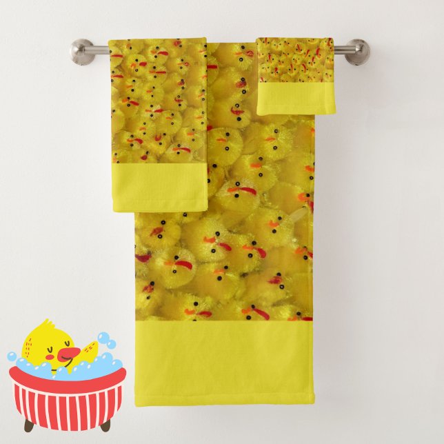 Coloré mignon Jaune de Pâques Motif moderne (These cute + colorful yellow baby chick towels will add brightness and fun to your bathroom!)