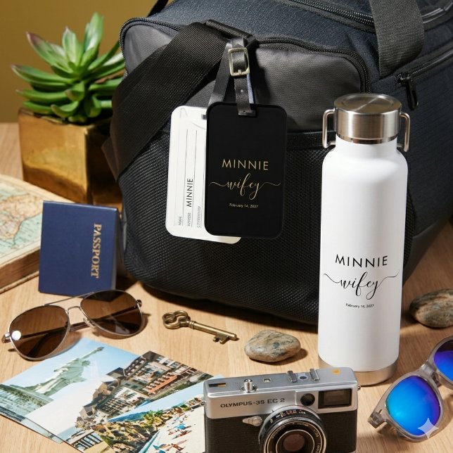 Conception de bouteille d'eau avec nom de date de  (Stylish Wifey Name Date Script Water Bottle Design)