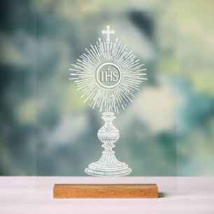 conception de monstrance blanche décoration de mai