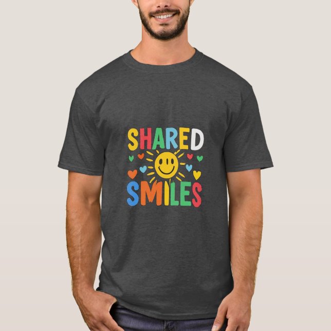 Conception de t-shirt Smiles partagés - Expression (Devant)