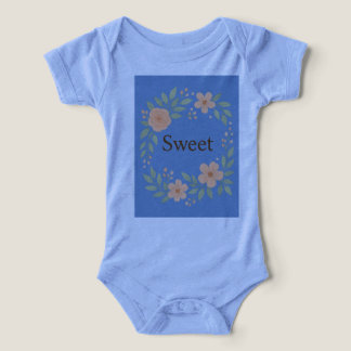 Conception de vêtements de bébé floraux doux