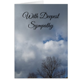 Condoléances avec un ciel nuageux orageux.