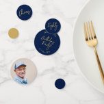 Confettis 80 | Gold & Navy Modern 80th Birthday Party<br><div class="desc">Ajoutez des détails à votre journée spéciale avec cet élégant confetti de table photo de 80e anniversaire. Ce design présente un script de brosse chic "Eighty",  "Cheers",  "Anniversaire" en combinaison marine et or. D'autres conceptions et fournitures de fête sont disponibles à ma boutique BaraBomDesign.</div>