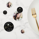 Confettis Bat mitzvah Photo Black Gold Script élégant Floral<br><div class="desc">Ajoutez un peu de style à votre fête préférée de Bat mitzvah avec ce confetti de table personnalisable ! Une aquarelle florale chic, étonnante, blanche et dorée parties scintillant avec typographie de script de feuille d'or et type de san serif blanc superposent un arrière - plan noir spectaculaire sur un...</div>