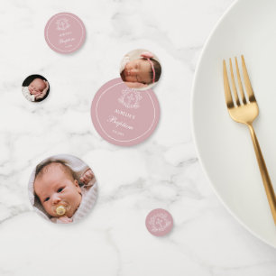 Confettis Croix florale simple sur table de baptême rose