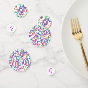 Confettis en forme de lettre "Q"
