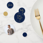 Confettis Quarante | Gold & Navy Modern 40th Birthday Party<br><div class="desc">Ajoutez des détails à votre journée spéciale avec cet élégant confetti de table photo de 40e anniversaire. Ce design présente un script de brosse chic "Quarante",  "Cheers",  "Anniversaire" en combinaison bleu marine et or. D'autres conceptions et fournitures de fête sont disponibles à ma boutique BaraBomDesign.</div>