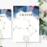 Constellation de cratère, numéro de table céleste<br><div class="desc">Profitez d'un thème de constellation céleste avec nos panneaux de constellation ! Collection avec 15 constellations différentes à choisir, mais si vous avez besoin de plus, n'hésitez pas à ajouter un nom différent à n'importe laquelle de nos cartes de numéro de table (même si la carte n'aurait pas la bonne...</div>