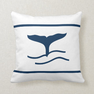 Conte de baleine bleue sur coussin blanc