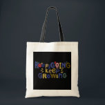 Continuer, continuer à grandir Sac fourre-tout - I<br><div class="desc">"Restez motivé et inspiré par ce sac fourre-tout qui présente le design "Keep Going, Keep Growing". Fabriqué à partir de matériaux de haute qualité, ce sac fourre-tout est parfait pour un usage quotidien, que vous soyez au travail, à l'école, ou que vous fassiez des courses. Le message positif est sûr...</div>