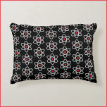 Cool Black and Red Science Atom Coussin<br><div class="desc">Coussin d'accent noir orné de l'image de l'atome. Un cadeau cool pour l'amoureux de la science dans votre vie!</div>