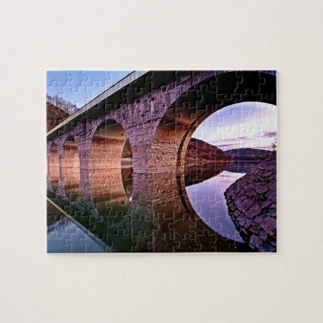Cool Pont en arc de pierre Réflexions Puzzle Couch (Horizontal)