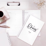 Coordinateur du Chaos Mariage<br><div class="desc">Gardez le chaos en échec avec notre Wedding planner coordinateur du chaos. En noir et blanc chic, ce design présente d'adorables illustrations et des touches personnalisées, parfaites pour tout wedding planner ou coordinateur d'événements. Avec une pointe de coeur rose, c'est un gardien mignon et personnalisé d'honorer leur rôle indispensable dans...</div>