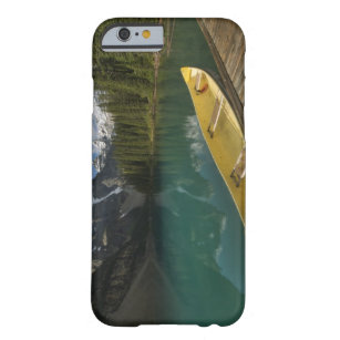 Coque Barely There iPhone 6 Canoë stationné à un quai le long du lac Moraine, 