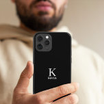 Coque Case-Mate iPhone Homme monogramme nom personnalisé simple noir<br><div class="desc">Moderne,  simple et masculine,  coque iphone design avec typographie à la mode noir et blanc (couleurs changeantes).             Cadeau personnalisé pour lui : père,  père,  mari,  fils,  petit ami,  marié,  meilleur homme,  homme de chambre,  homme d'affaires.</div>