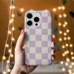 Coque Case-Mate iPhone Vérification rétro Lilac<br><div class="desc">Boho tendance damier imprimé boîtier de téléphone en lavande poussiéreuse violet et ivoire couleurs. Utilisez les outils de conception pour ajouter votre propre monogramme,  nom ou autre texte,  ou changer la couleur arrière - plan pour créer une couverture de périphérique unique d'un type particulier.</div>